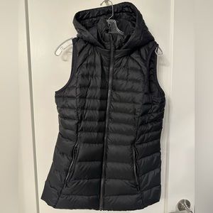 Lululemon nylon black vest with adjustable and detachable hood.